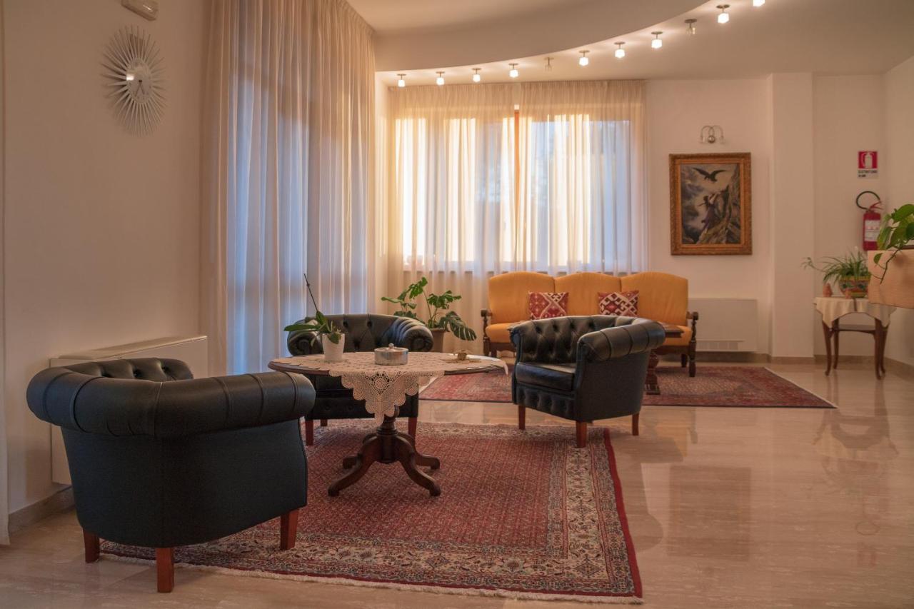 Ruggiero Park Hotel ヴァッロ・デッラ・ルカーニア エクステリア 写真