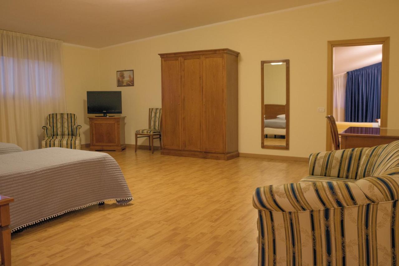 Ruggiero Park Hotel ヴァッロ・デッラ・ルカーニア エクステリア 写真