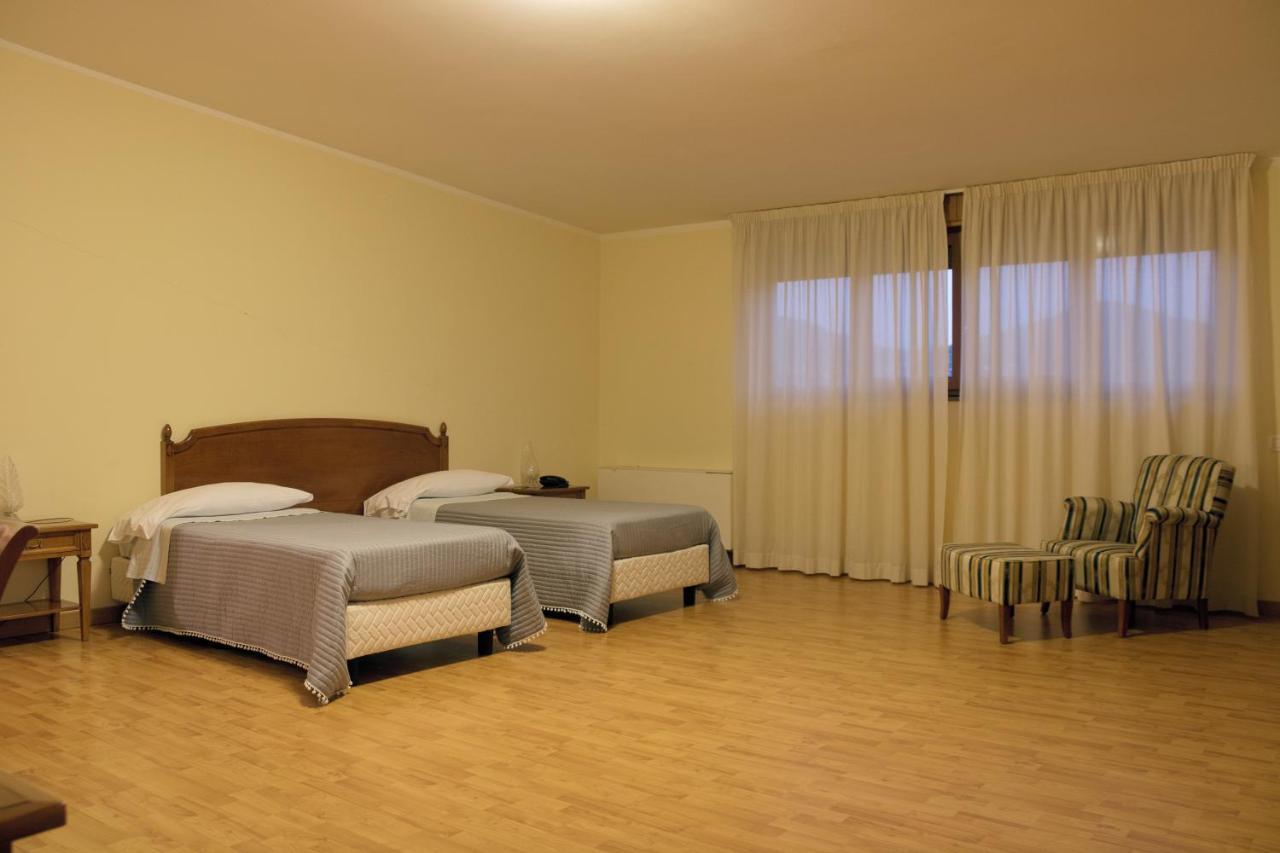 Ruggiero Park Hotel ヴァッロ・デッラ・ルカーニア エクステリア 写真