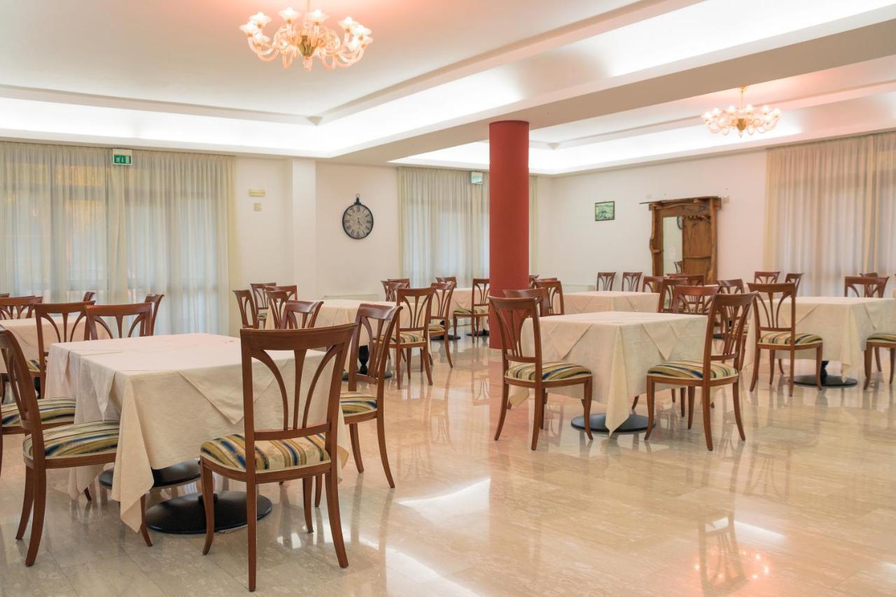 Ruggiero Park Hotel ヴァッロ・デッラ・ルカーニア エクステリア 写真